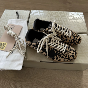golden-goose-marathon-speed-leopard-sneakers